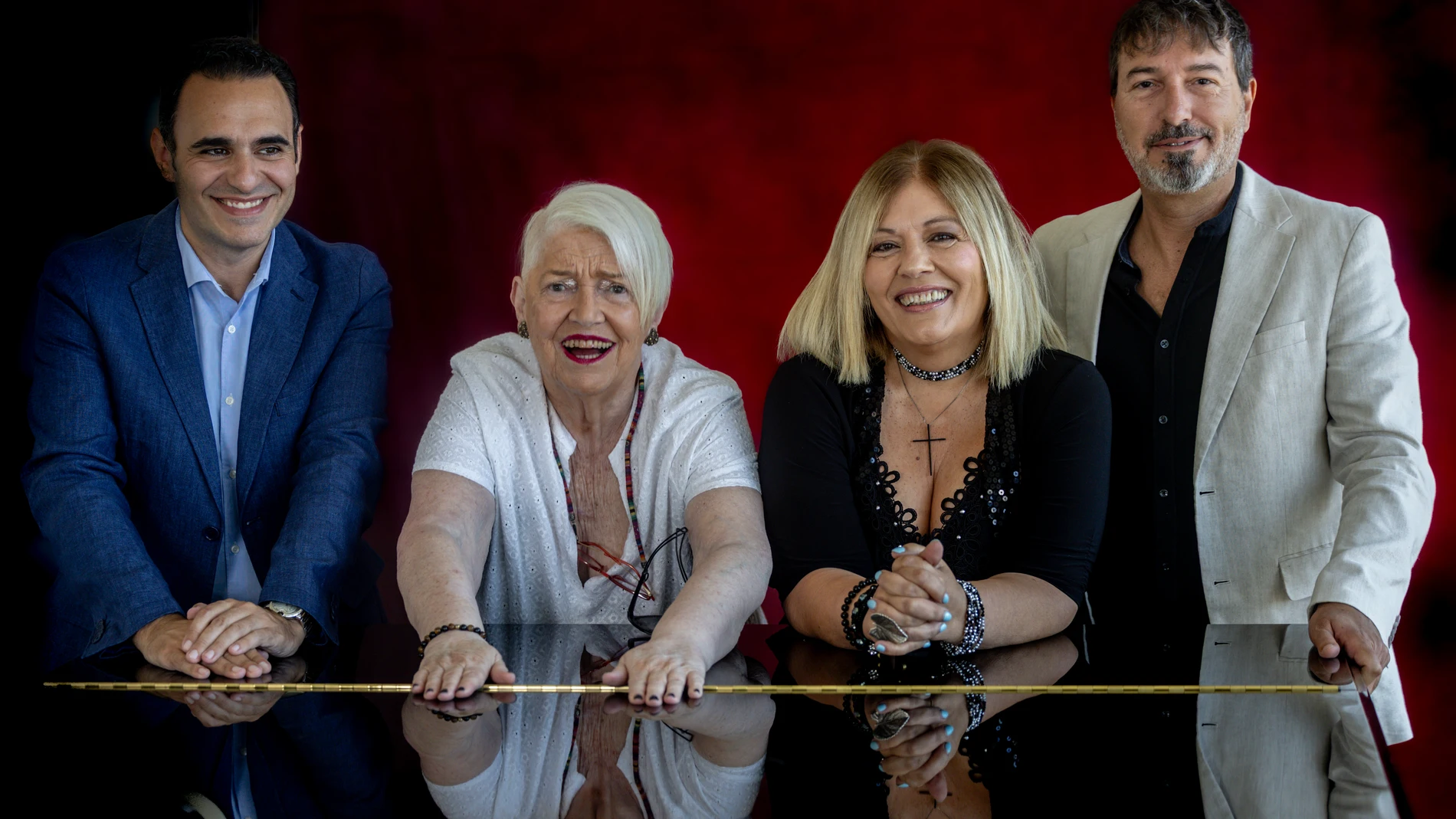 El grupo musical Mocedades, formado por José Miguel Gonzales, Rosa Rodríguez, Izaskun Uranga y Toni Menguiano, posan para Europa Press, a 4 de julio de 2025, en Madrid (España). Mocedades es un grupo musical español formado en 1967 en Bilbao. Representaron a España en el Festival de la Canción de Eurovisión 1973 con ‘Eres tú’. Actualmente, Mocedades está compuesto por Izaskun Uranga, Idoia Uranga, José Miguel González, Rosa Rodríguez, Toni Menguiano y José María Santamaría. 04 JULIO 2025 Ri...