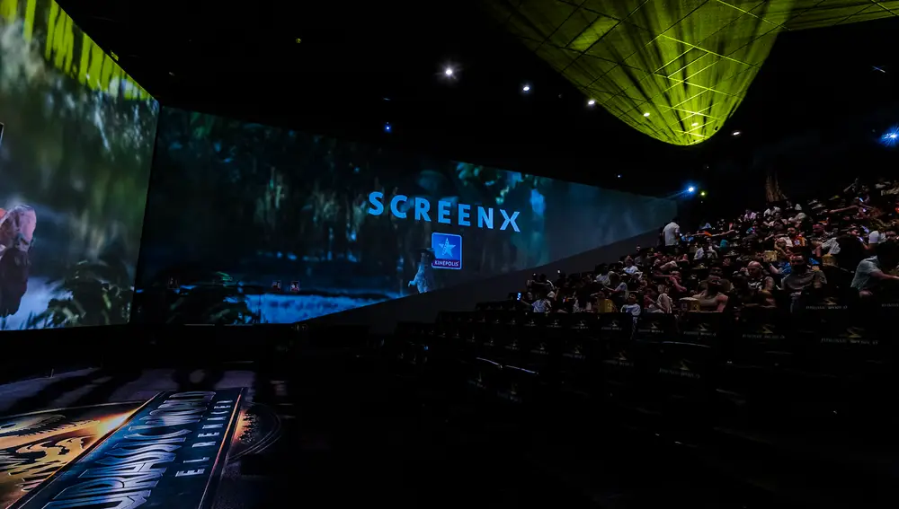 El espectador se mete de lleno en la película gracias a la experiencia ScreenX