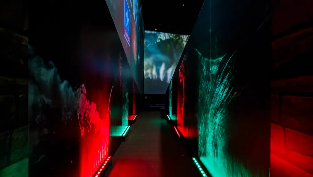 LA entrada en la sala te traslada al mundo Jurassic Park
