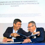 Carlos Mazón preside la firma del convenio entre la Entidad de Saneamiento de Aguas (EPSAR) y la Diputación de Alicante.