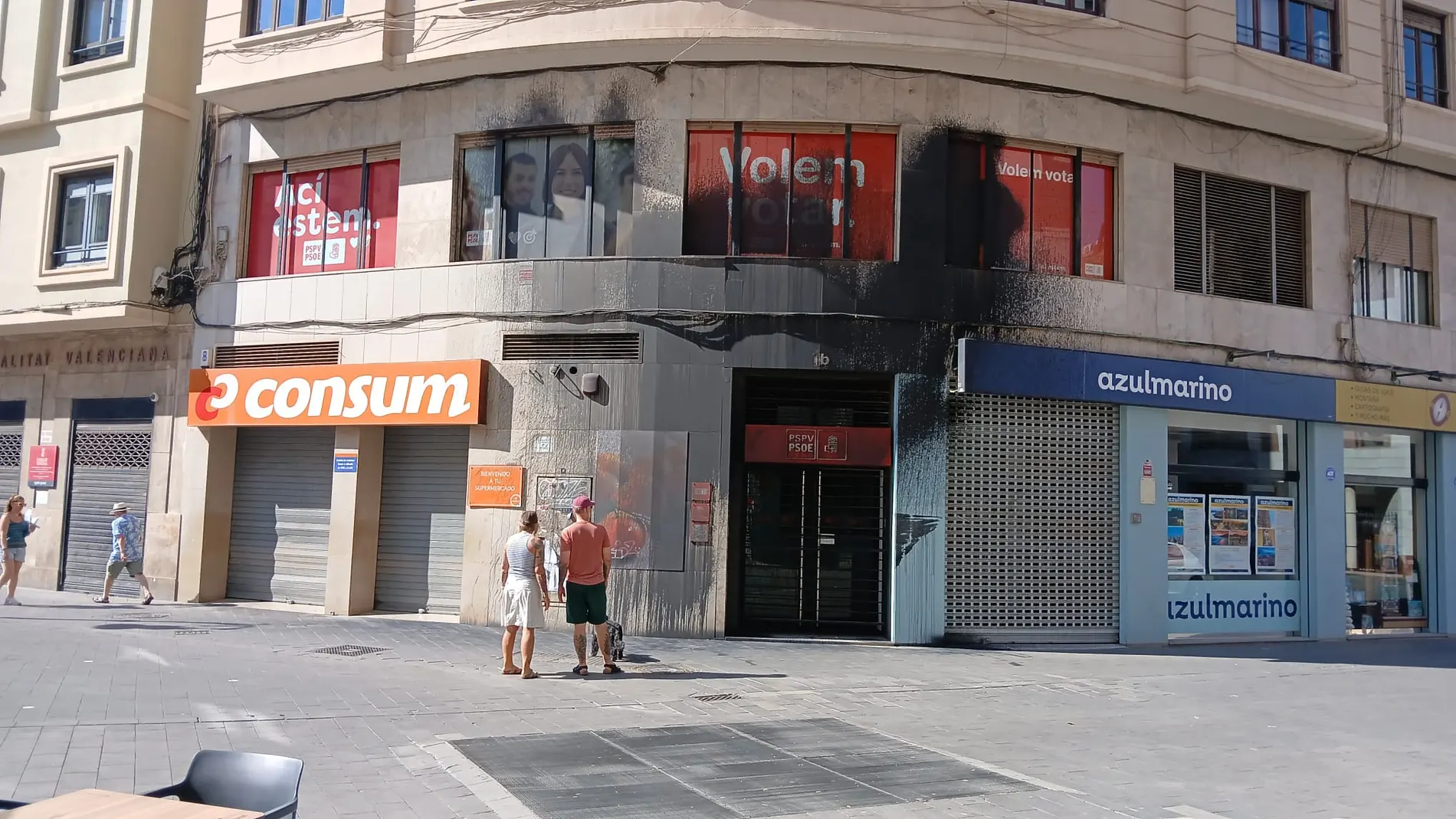 Pspv Vandalizan con pintura negra la sede del PSPV en Valencia: