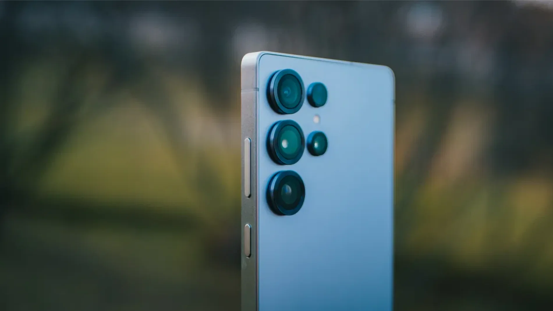 El módulo de cámaras traseras del Samsung Galaxy S25 Ultra