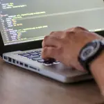 Compaginar cuatro puestos a tiempo completo no está al alcance ni de los mejores programadores