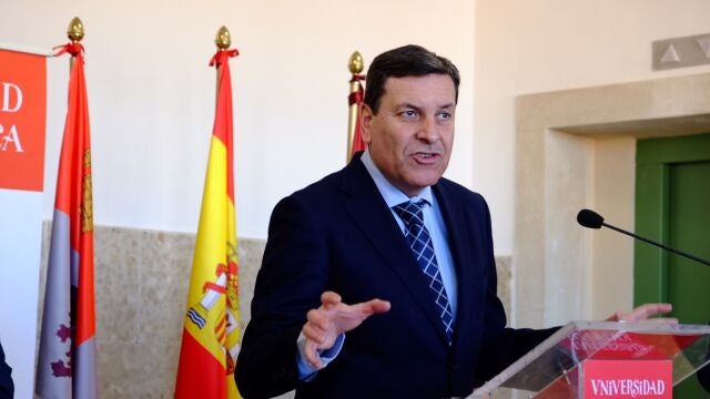 El consejero de Economía y Hacienda, Carlos Fernández Carriedo, en una visita a Salamanca