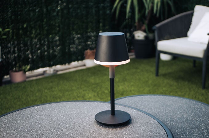 Philips Hue Go de color negro