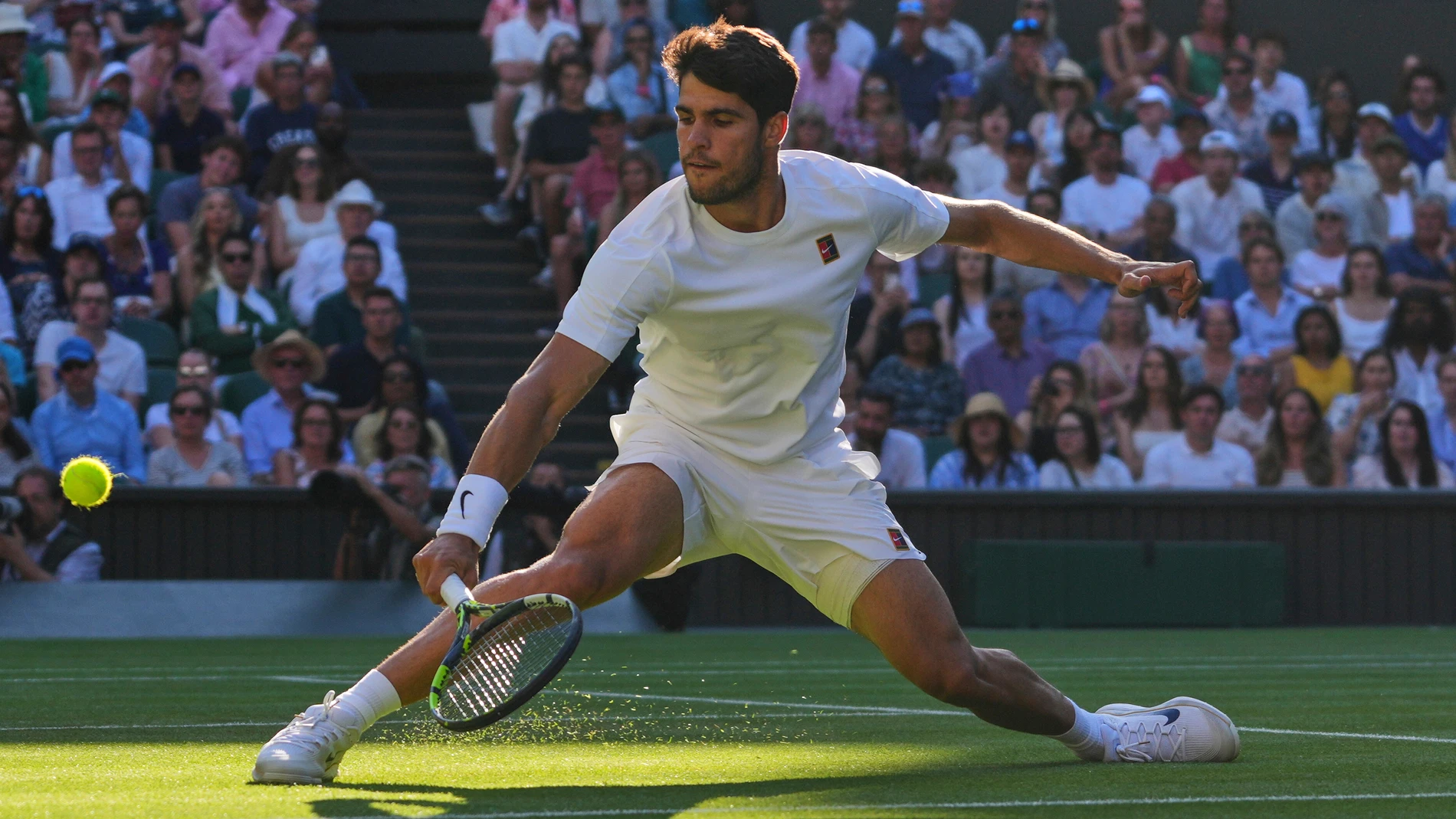 Spain's Carlos Alcaraz returns to Britain's Cameron Norrie during a quarterfinal men's singles match at the Wimbledon Tennis Championships in London, Tuesday, July 8, 2025. (AP Photo/Kirsty Wigglesworth)