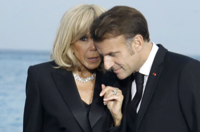 Emmanuel Macron junto a su mujer, Brigitte Macron