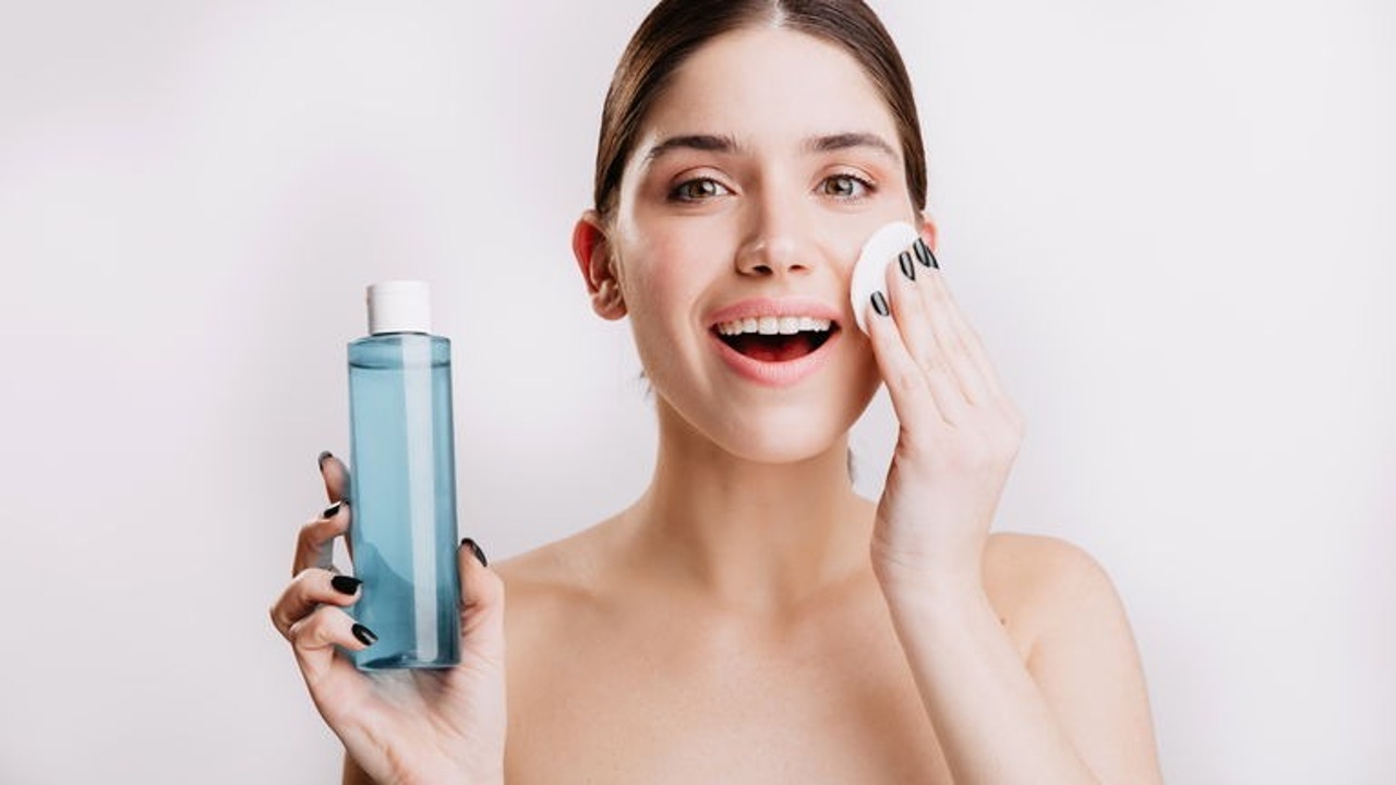 Los 5 tónicos faciales que recomiendan los expertos para una piel hidratada y luminosa