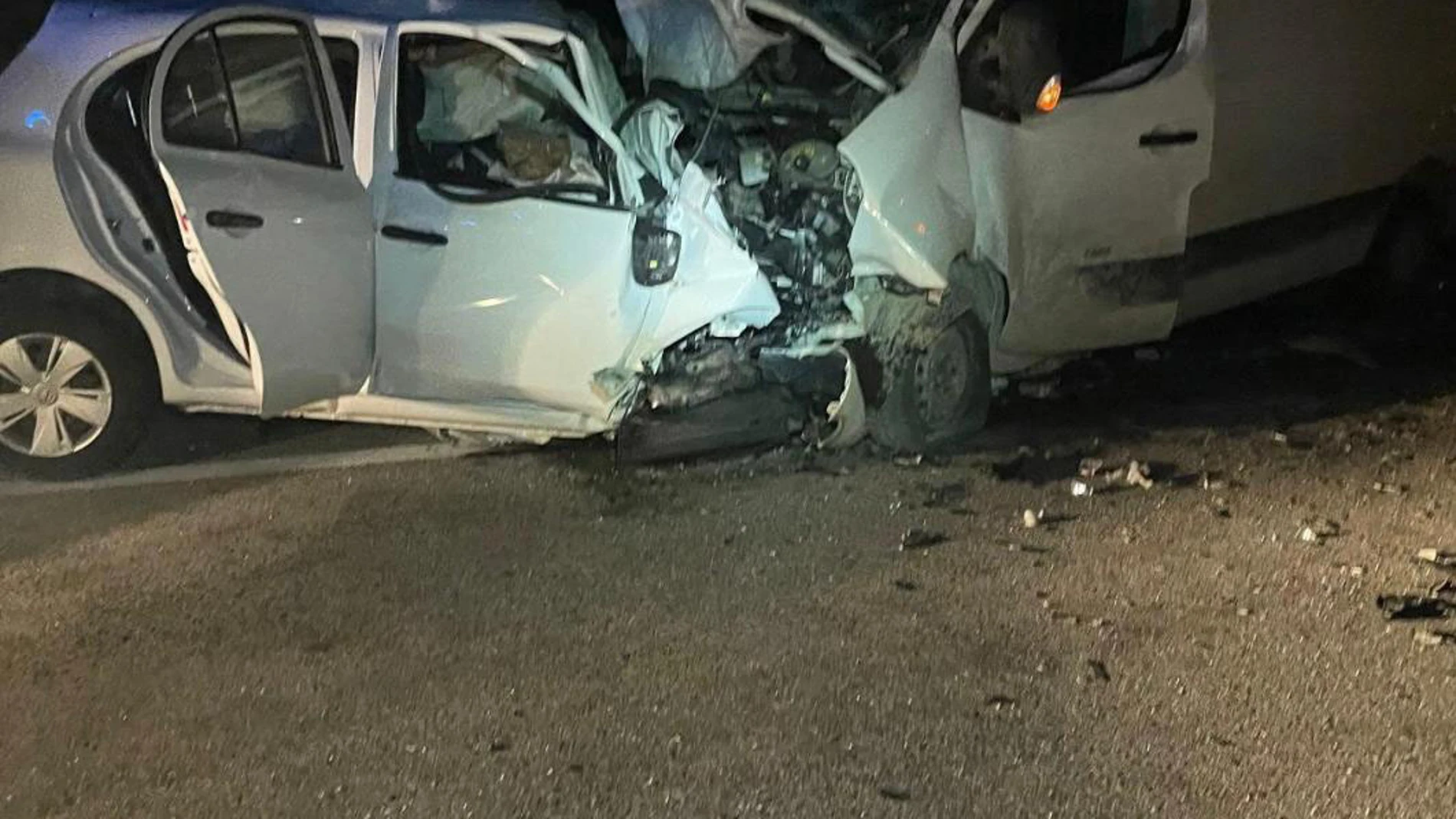 ARCOS DE LA FRONTERA (CÁDIZ), 08/07/2025.- Tres personas han fallecido y una ha resultado herida grave este martes en un accidente de tráfico registrado al chocar frontalmente dos vehículos en la carretera A-384, en Arcos de la Frontera (Cádiz), han señalado fuentes municipales y de la Guardia Civil. EFE/Consorcio Bomberos de la provincia de Cádiz//SOLO USO EDITORIAL/SOLO DISPONIBLE PARA ILUSTRAR LA NOTICIA QUE ACOMPAÑA (CRÉDITO OBLIGATORIO)//