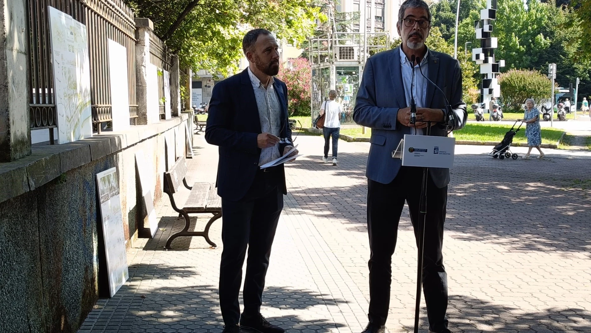 El consejero de Vivienda y Agenda Urbana del Gobierno Vasco, Denis Itxaso, y el alcalde de San Sebastián, Eneko Goia EUROPA PRESS 09/07/2025