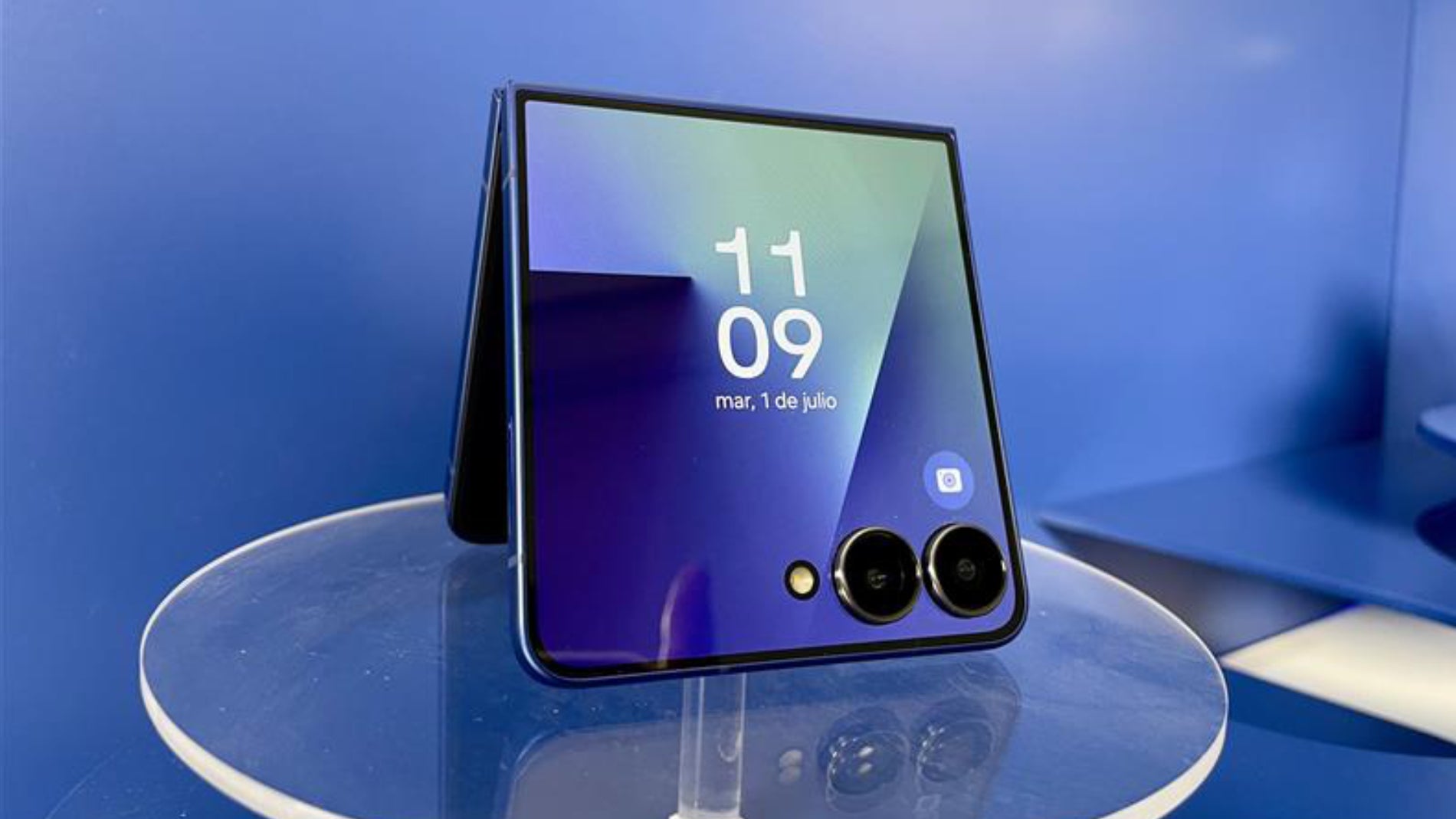 Así luce la nueva pantalla 'FlexWindow' de 4,1 pulgadas del Samsung Galaxy Z Flip7