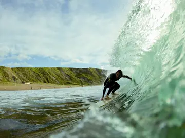 Surf en la Playa de Barinatxe / La salvaje Surf en la Playa de Barinatxe / La salvaje