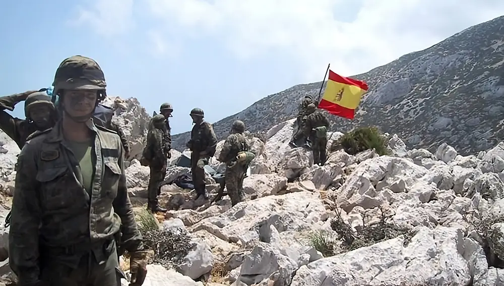 Militares españoles en la isla Perejil tras la crisis de 2002