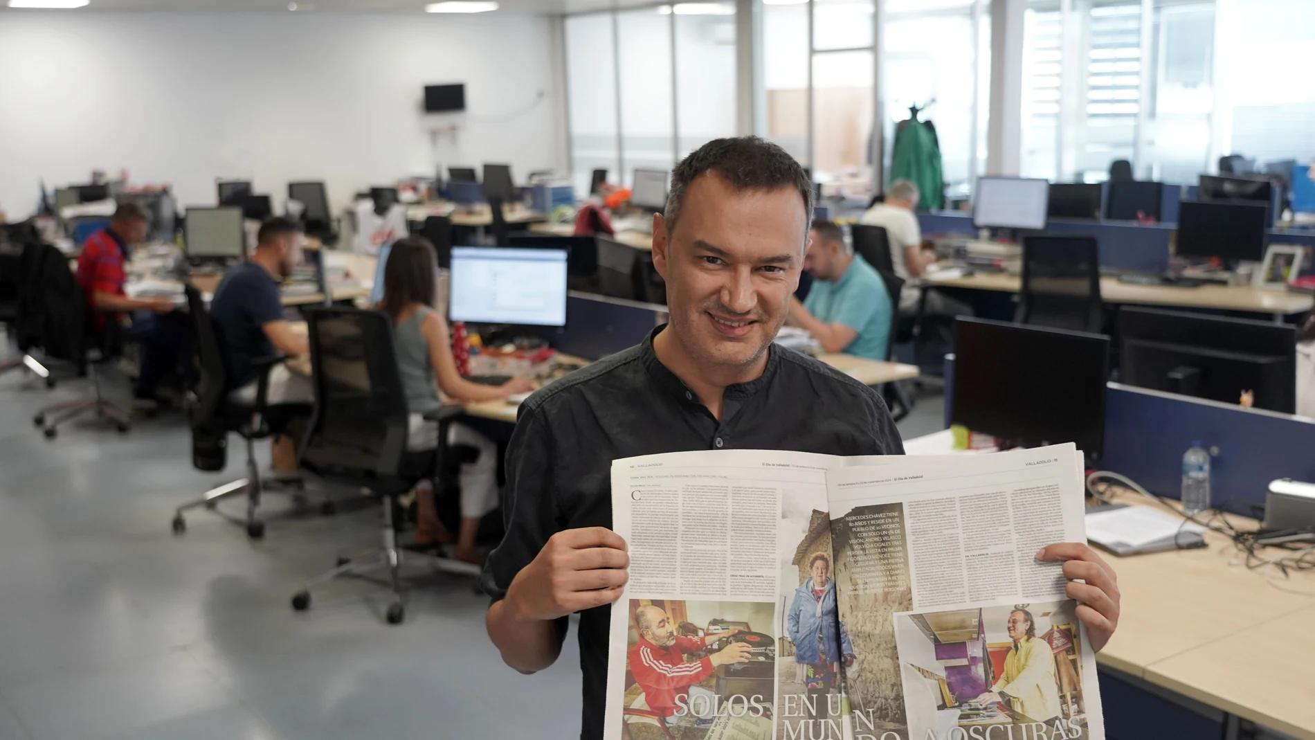 El periodista de El Día de Valladolid Óscar Fraile González. Premio Tiflos de Periodismo Social de la ONCE 2024 en la categoría de Prensa por el reportaje ‘Solos en un mundo a oscuras’