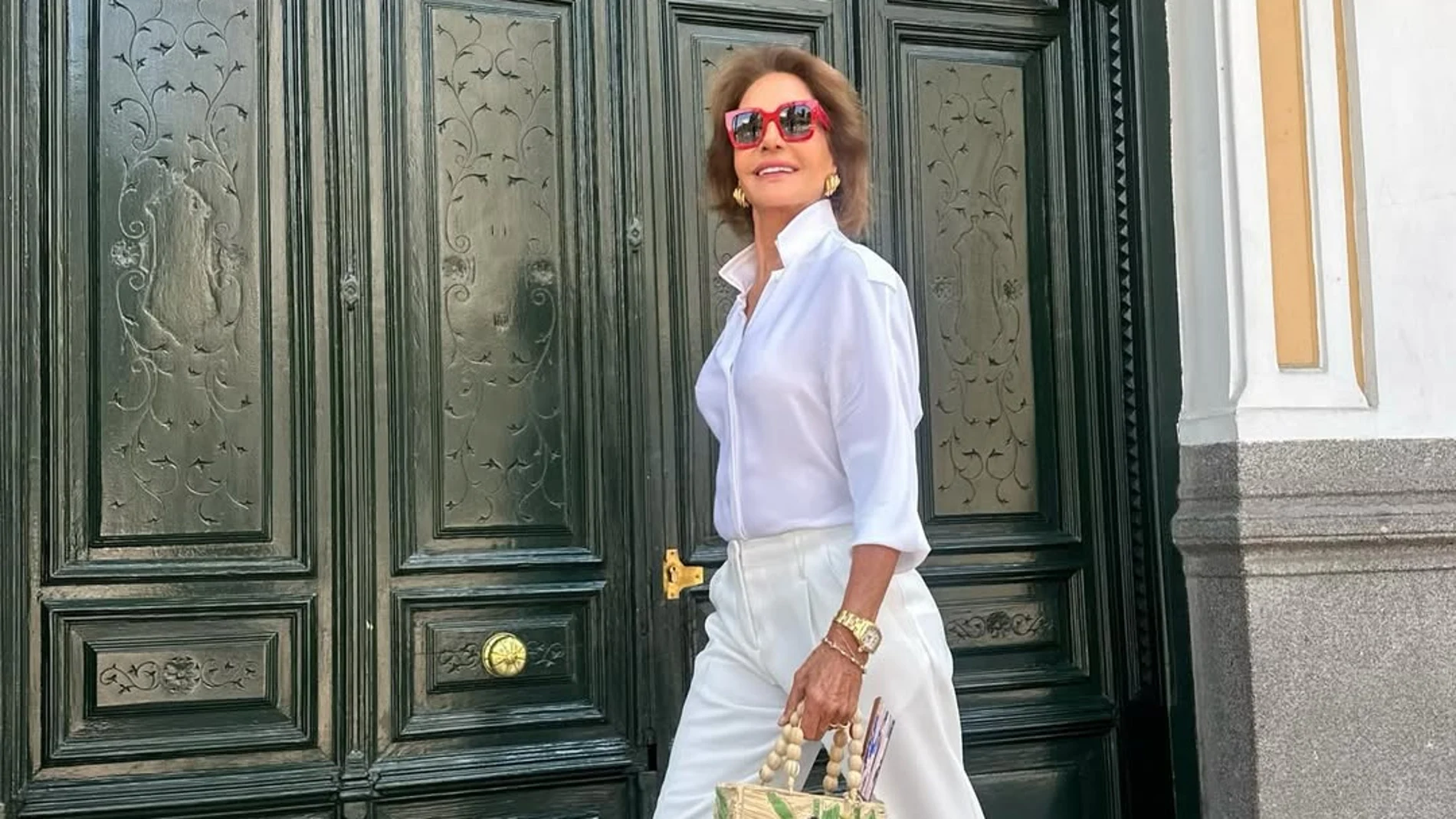 Naty Abascal con look blanco.