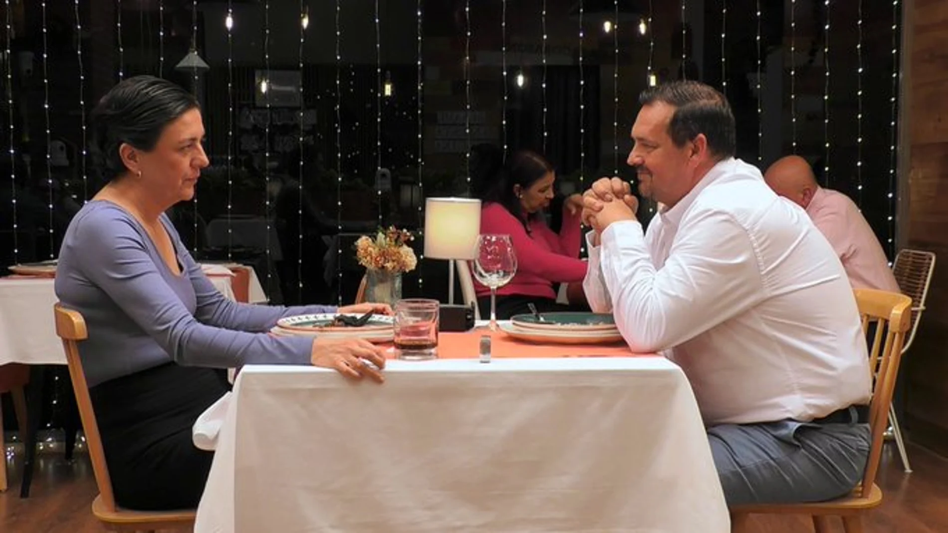 Clamor contra la organización de 'First Dates': "No me he sentido a gusto, todo el rato mirándome"
