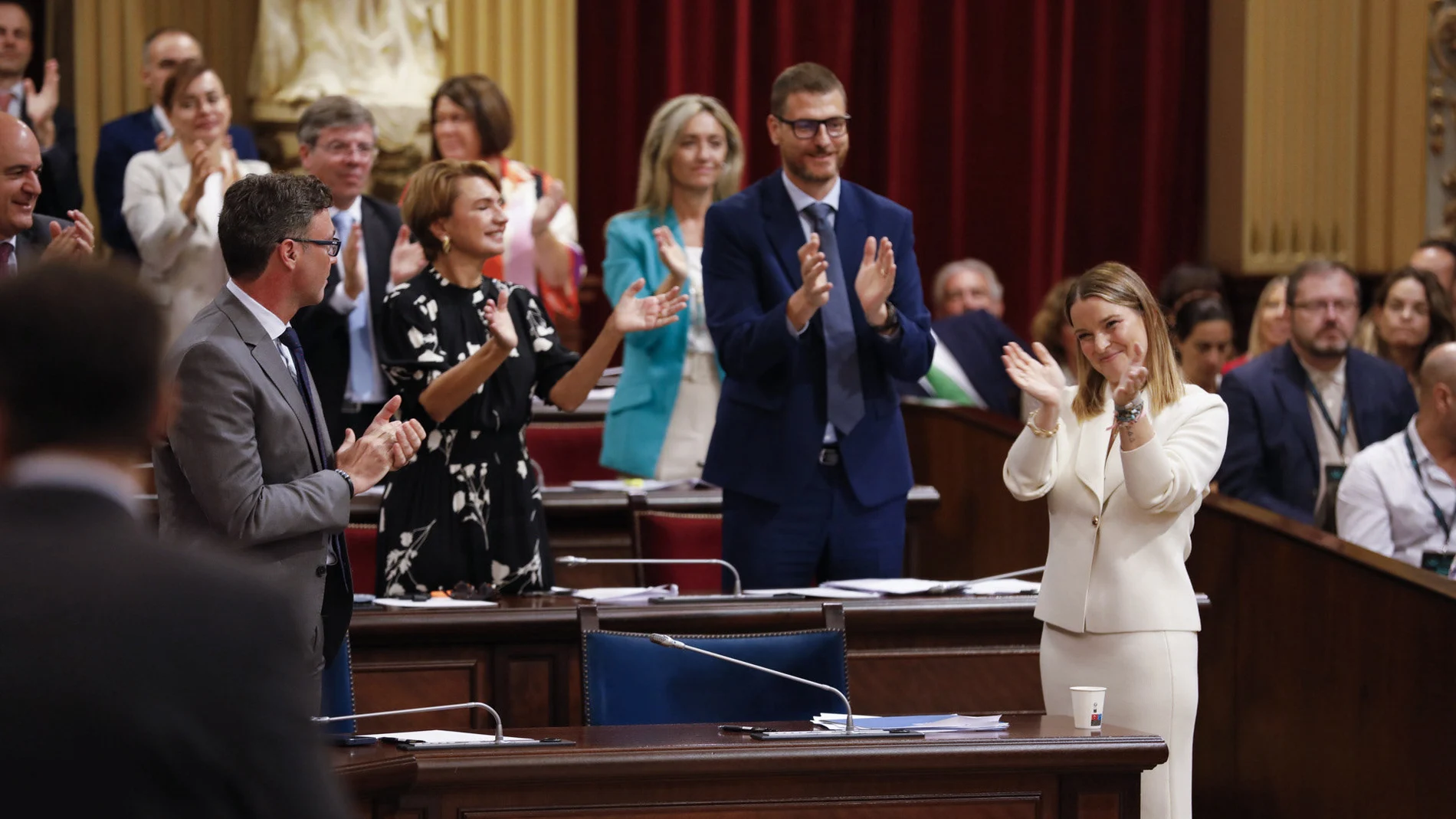 La presidenta Prohens saca adelante sus segundos Presupuestos con apoyo de Vox tras medio año con cuentas prorrogadas