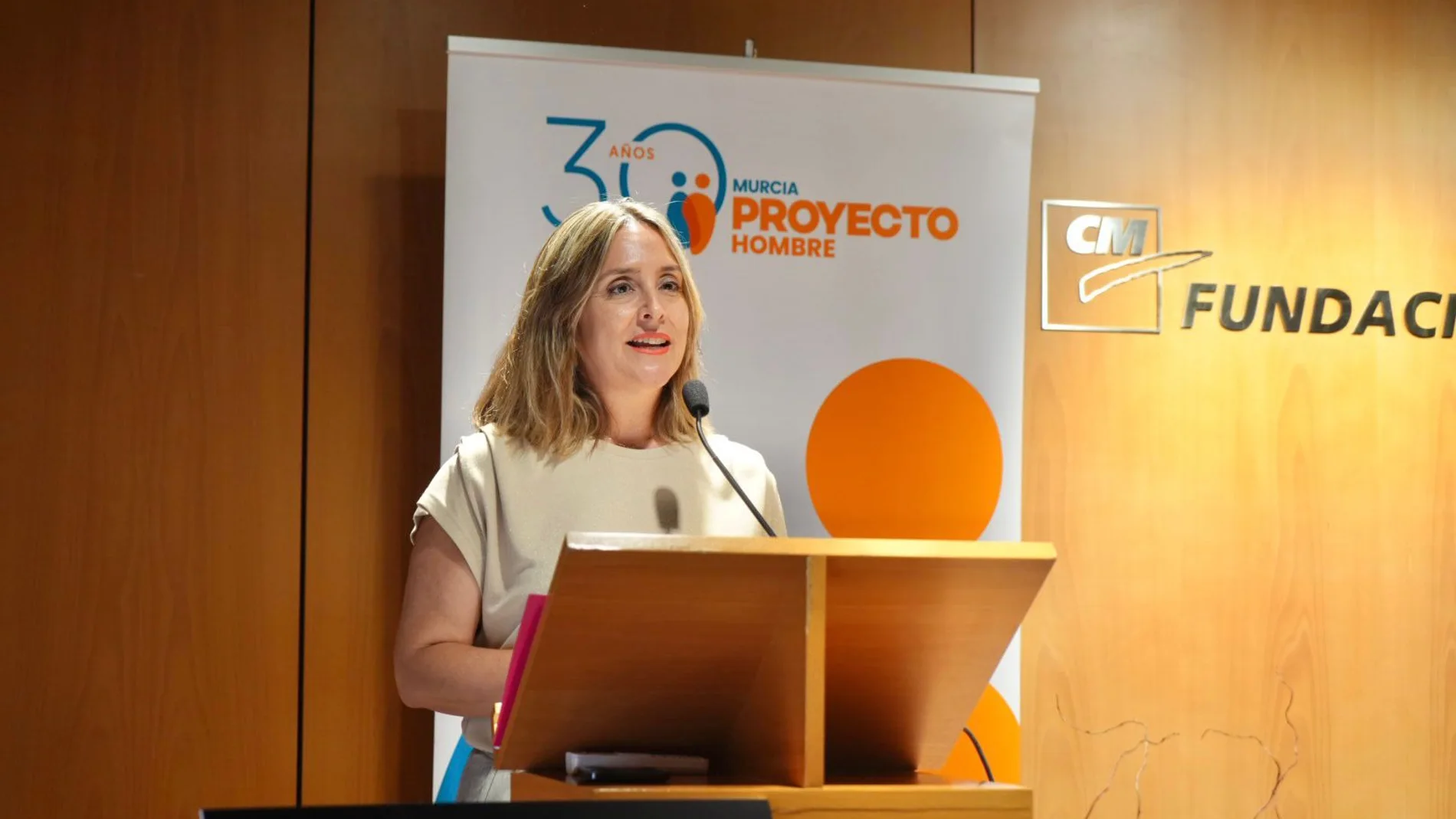 Conchita Ruiz: “La Comunidad puede tender la mano para facilitar el retorno voluntario”