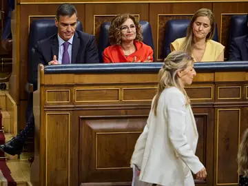 Yolanda Diaz (Sumar). Comparecencia, a petición propia, del Presidente del Gobierno Pedro Sánchez ante el Plen Yolanda Diaz (Sumar). Comparecencia, a petición propia, del Presidente del Gobierno Pedro Sánchez ante el Pleno del Congreso de los Diputados al objeto de informar sobre los presuntos casos de corrupción que afectan a su partido. Comparece además, Yolanda Díaz, María Jesús Montero Cuadrado, Felix Bolaños, por el PP, Alberto Nuñez Feijoo, Miguel Tellado, Ester Muñoz.© Alberto R. Roldán / Diario La Razón.09 07 2025