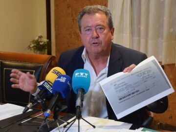 El exalcalde de Linares Juan Fernández 