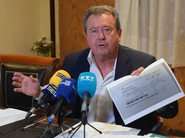 El exalcalde de Linares Juan Fernández Juan Fernández durante la rueda de prensaEUROPA PRESS10/07/2025