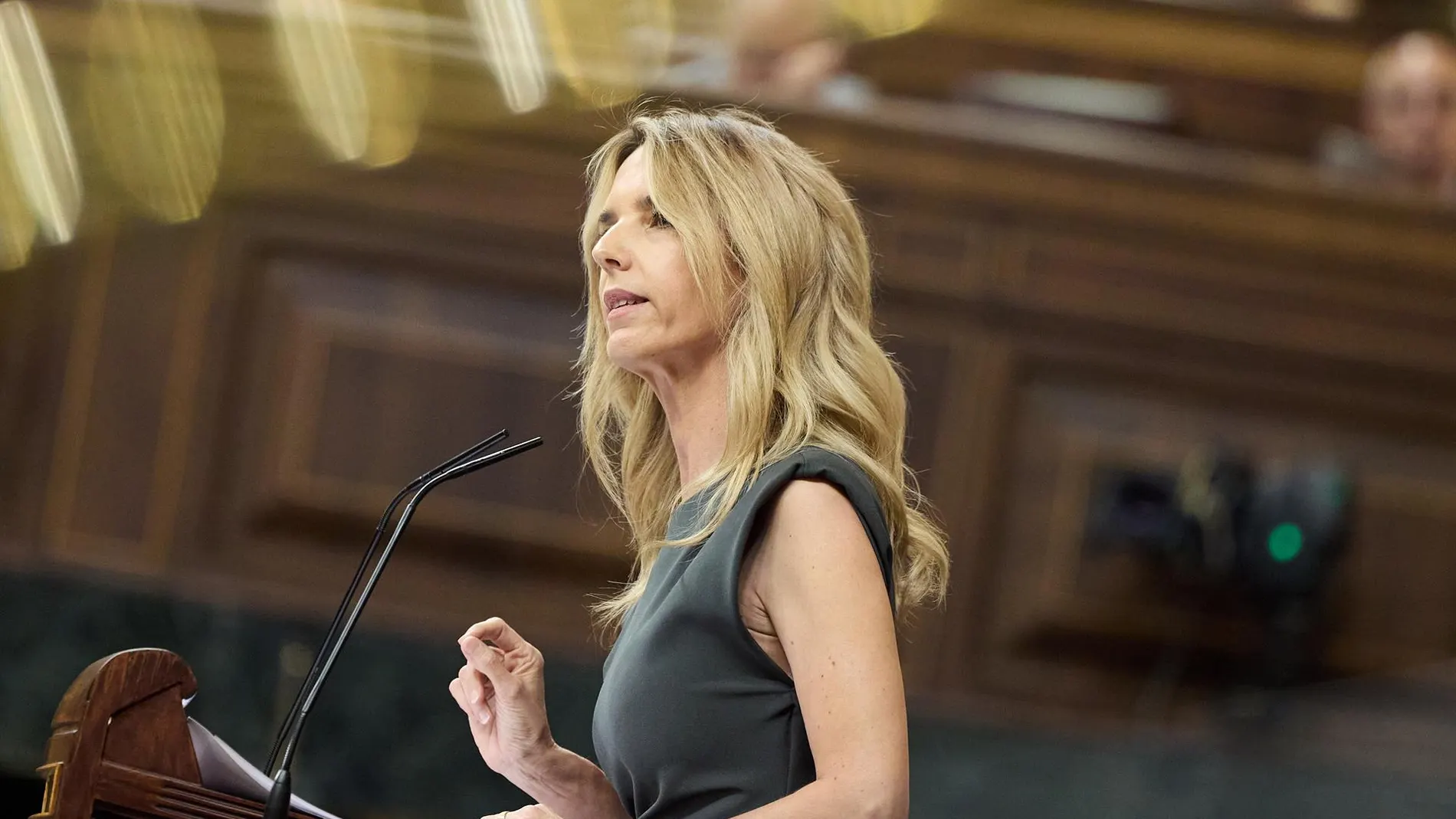 Álvarez de Toledo reclama elecciones ante un Sánchez "zombi" al que apoyan sus socios para "seguir exprimiéndolo"