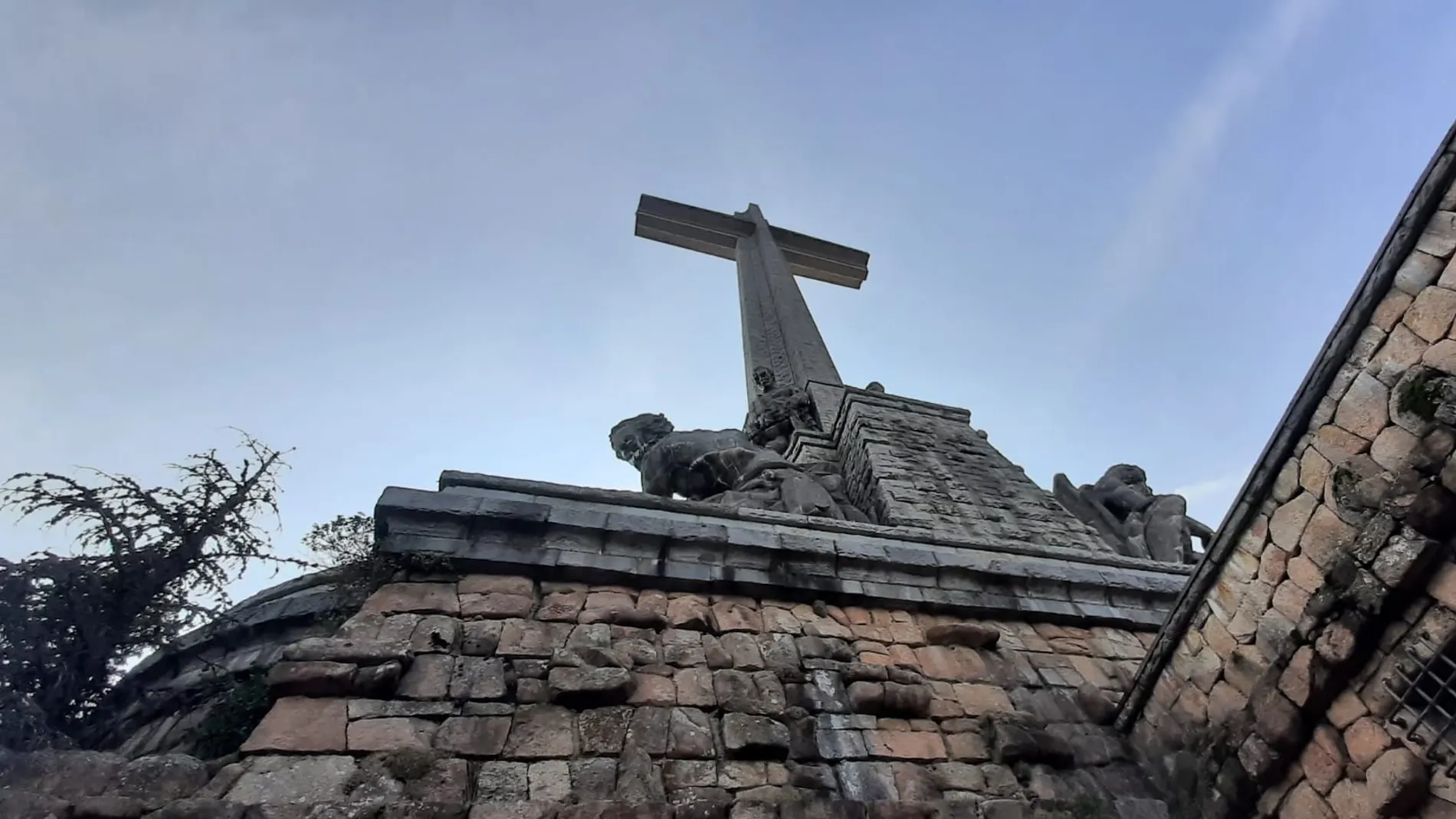 Detalle de uno de los evangelistas de Juan de Ávalos en el Valle de los Caídos
