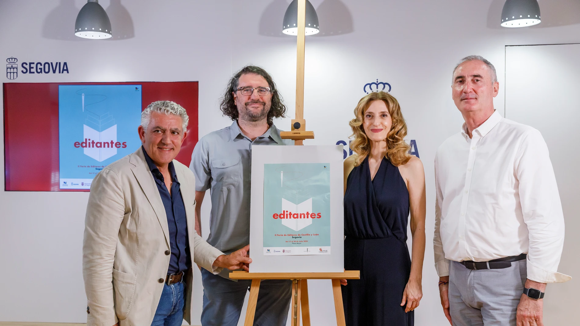 La viceconsejera de Acción Cultural, Mar Sancho, el alcalde de Segovia, José Mazarías; el vicepresidente de la Diputación, José María Bravo; y el editor de la Uña Rota, Carlos Rod; participan en la presentación de la II Feria de Editores de Castilla y León