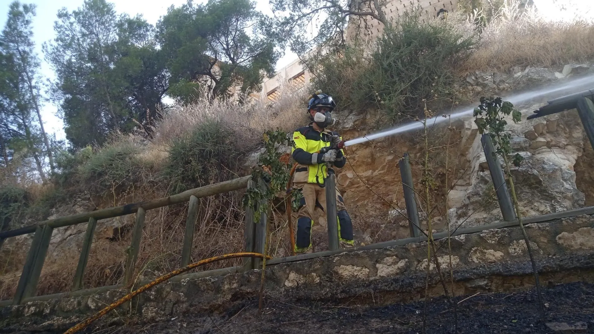 MURCIA.-Sucesos.- Arden 2.000 m2 de monte bajo en un incendio junto al Santuario de la Vera Cruz en Caravaca