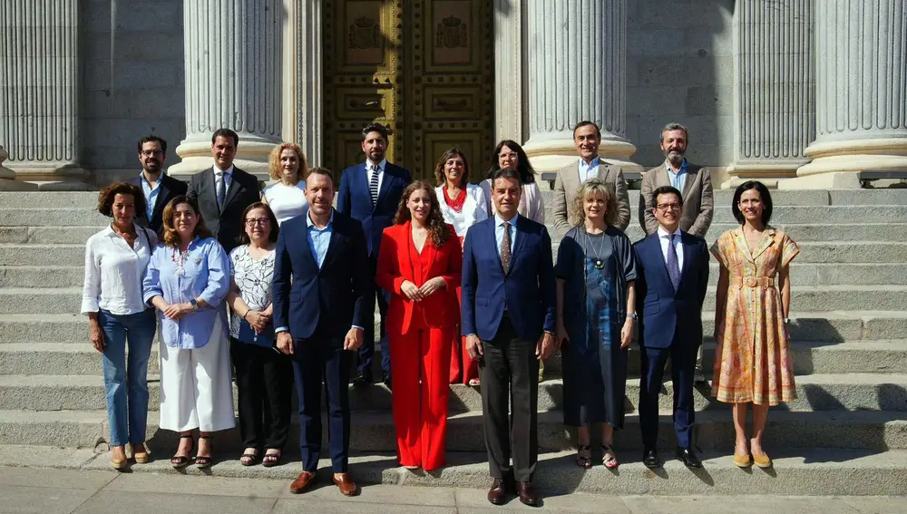 Irene Carvajal y Jacinto Canales, entre las auridades políticas y gubernamentales presentes