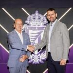 Cipriano García y Gabriel Solares tras firmar el acuerdo