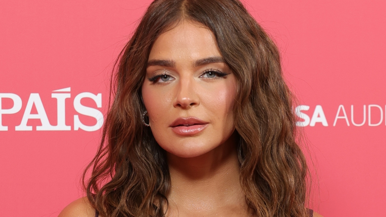Laura Escanes, esquiva con la prensa, y Sofía Hamela, reina del Lifestyle: los looks más espectaculares de la alfombra roja de los GenZ Awards 2025