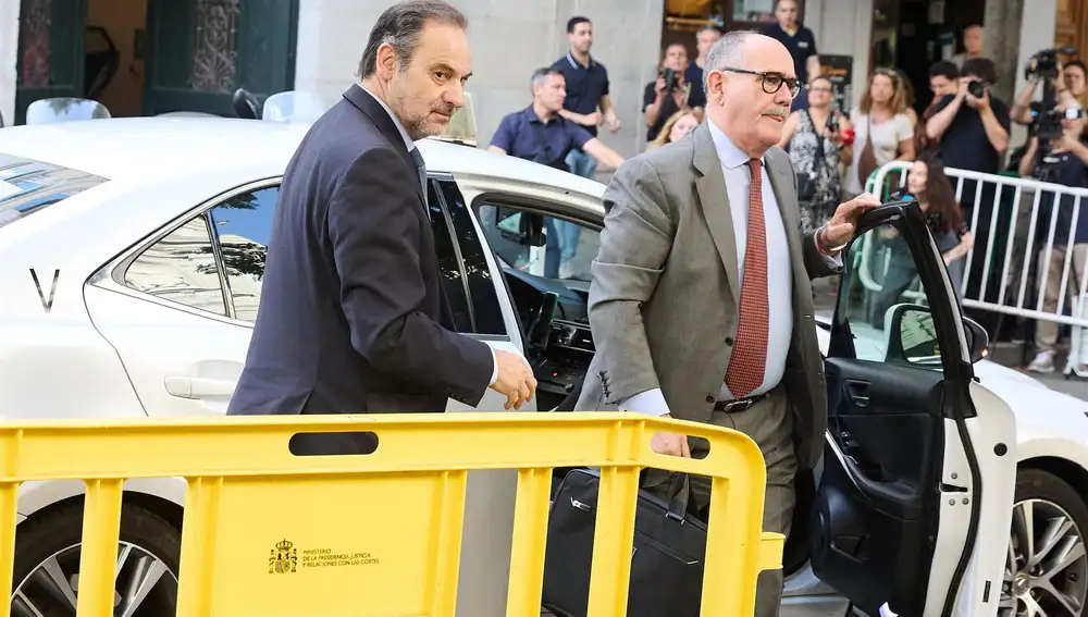 El TS pide a Congreso y PSOE que informen de pagos y donaciones de Ábalos por la "falta de sintonía" en los datos