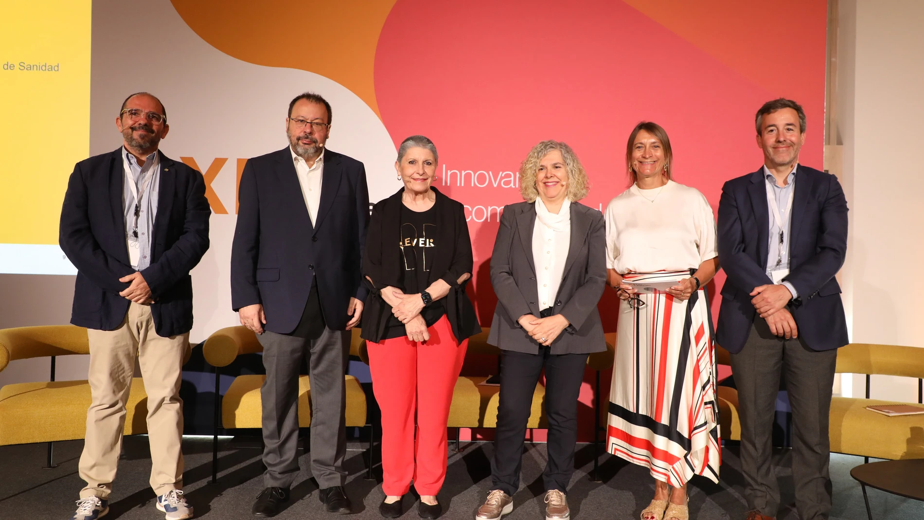 Foto de familia de los participantes en el XI Foro de Entidades de Pacientes impulsado por Novartis