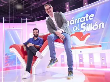 Rafa Castaño, campeón a batir, y Eugeni Alemany, presentador de 'Agárrate al sillón' Rafa Castaño, campeón a batir, y Eugeni Alemany, presentador de 'Agárrate al sillón'