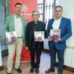 El arzobispo de Valladolid, Luis Argüello, junto a uenther E. Boelhoff e Ignacio Ruiz, presidente y secretario de Cáritas Autonómica de Castilla y León, respectivamente
