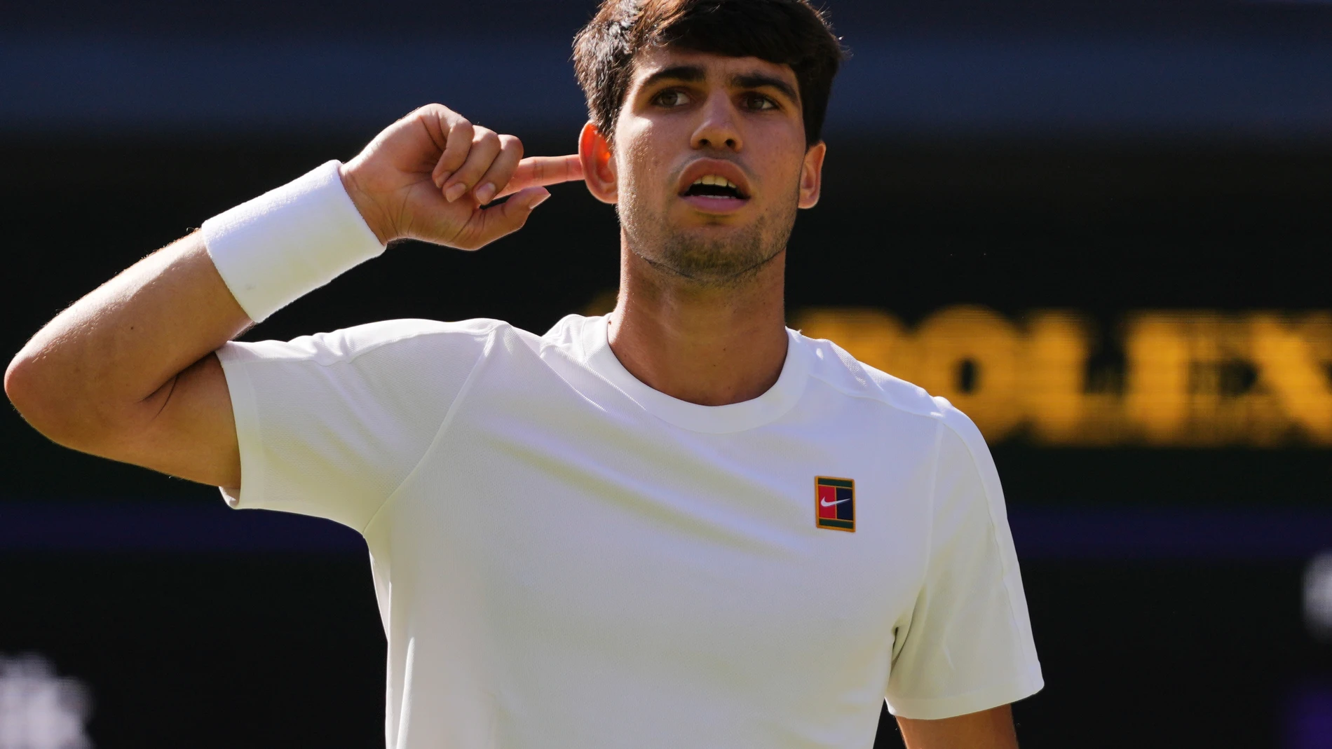 Carlos Alcaraz of Spain celebrates winning the first set during the men's singles final match against Jannik Sinner of Italy at the Wimbledon Tennis Championships in London, Sunday, July 13, 2025.(AP Photo/Kirsty Wigglesworth)