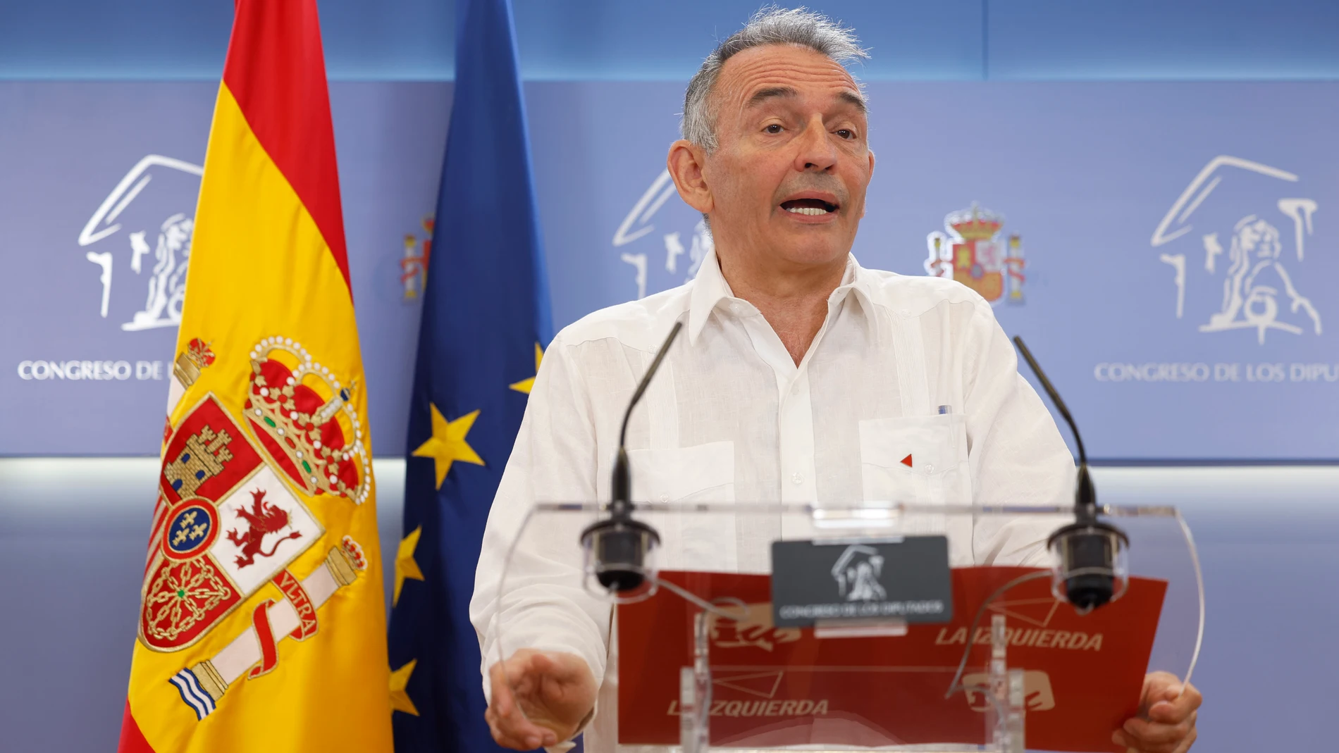 MADRID, 14/07/2025.- El portavoz parlamentario de Izquierda Unida (IU), Enrique Santiago, durante la rueda de prensa que ha ofrecido este lunes en el Congreso. EFE/ Mariscal