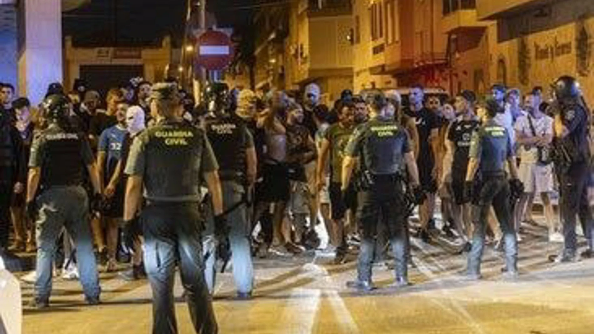 Miembros de la Guardia Civil frenan la ola de violencia en Torre Pacheco