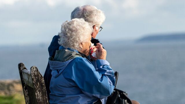Adiós a la infección de orina: ¿Cada cuánto tiempo hay que cambiar el pañal a un anciano en verano?