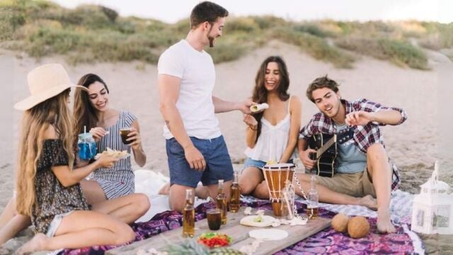 Así resolvieron miles de familias el caos de ir a la playa cargados de cosas