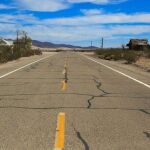 ¿Qué son las líneas negras que salen en la carretera y por que recomiendan no pisarlas?