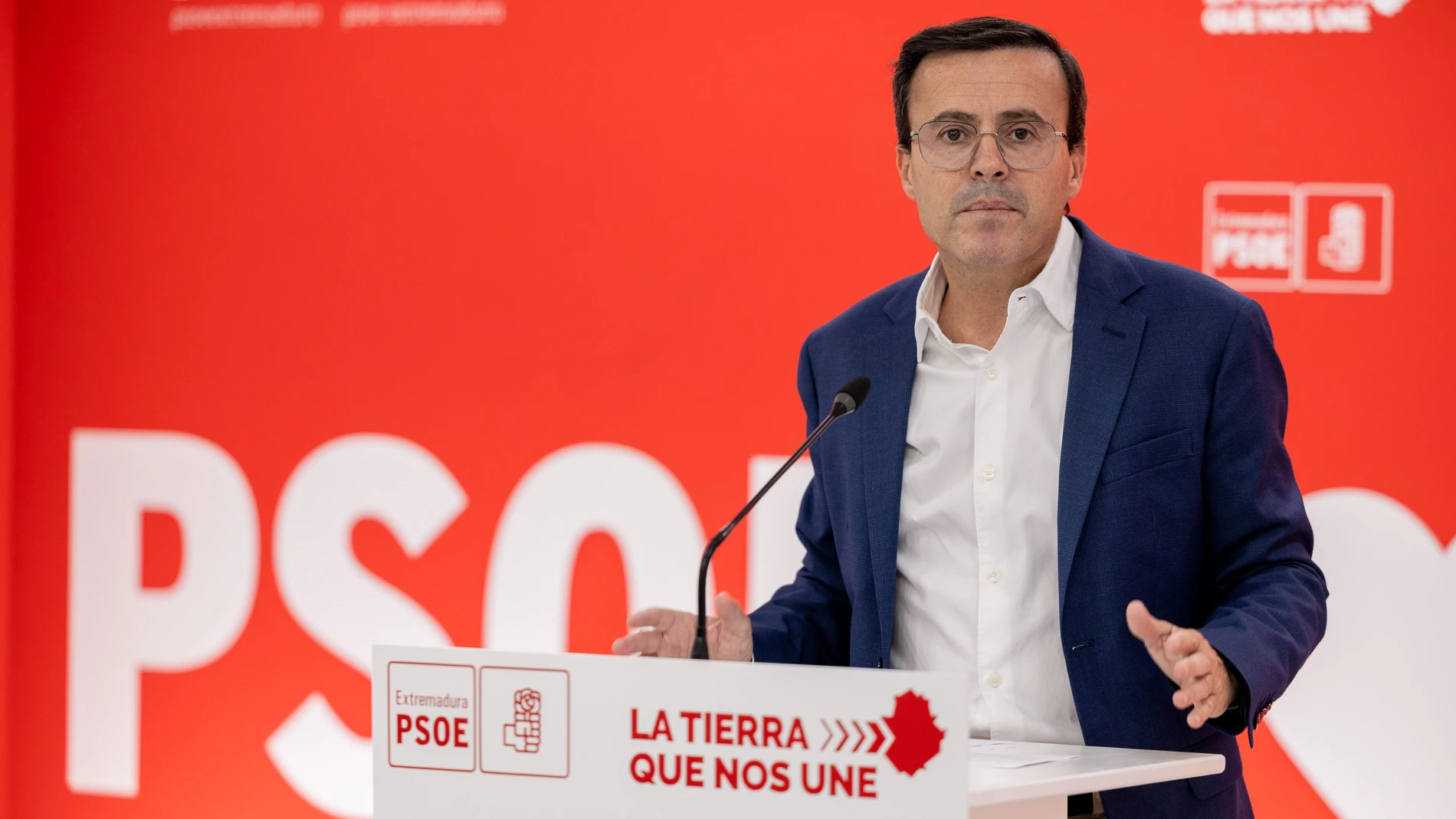 MÉRIDA, 14/07/2025.- El secretario general del PSOE de Extremadura, Miguel Ángel Gallardo, ofrece una rueda de prensa para trasladar la posición del Partido Socialista en Extremadura, tras la reunión celebrada en el día de hoy entre el Gobierno de España y la Generalidad de Cataluña, en el marco de la financiación singular de Cataluña. EFE/ Jero Morales