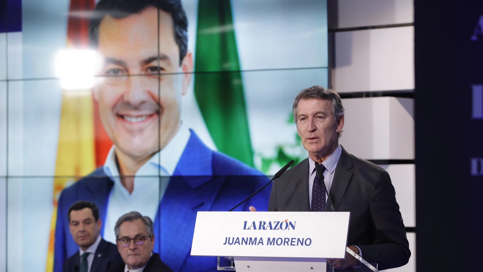 Alberto Núñez Feijóo, líder del PP, este lunes en el foro de LA RAZÓN.