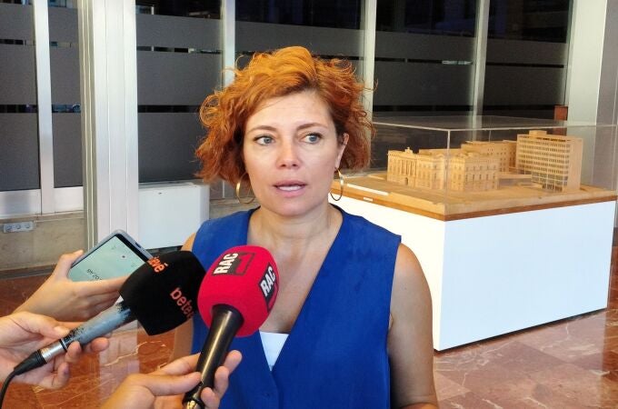 La líder de ERC en el Ayuntamiento de Barcelona, Elisenda Alamany, atiende a los medios este martes.
