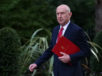 El ministro de Defensa británico, John Healey LONDON (United Kingdom), 15/07/2025.- British Secretary of State for Defence John Healey arrives at 10 Downing Street for a cabinet meeting in London, Britain, 15 July 2025. (Reino Unido, Londres) EFE/EPA/ANDY RAIN
