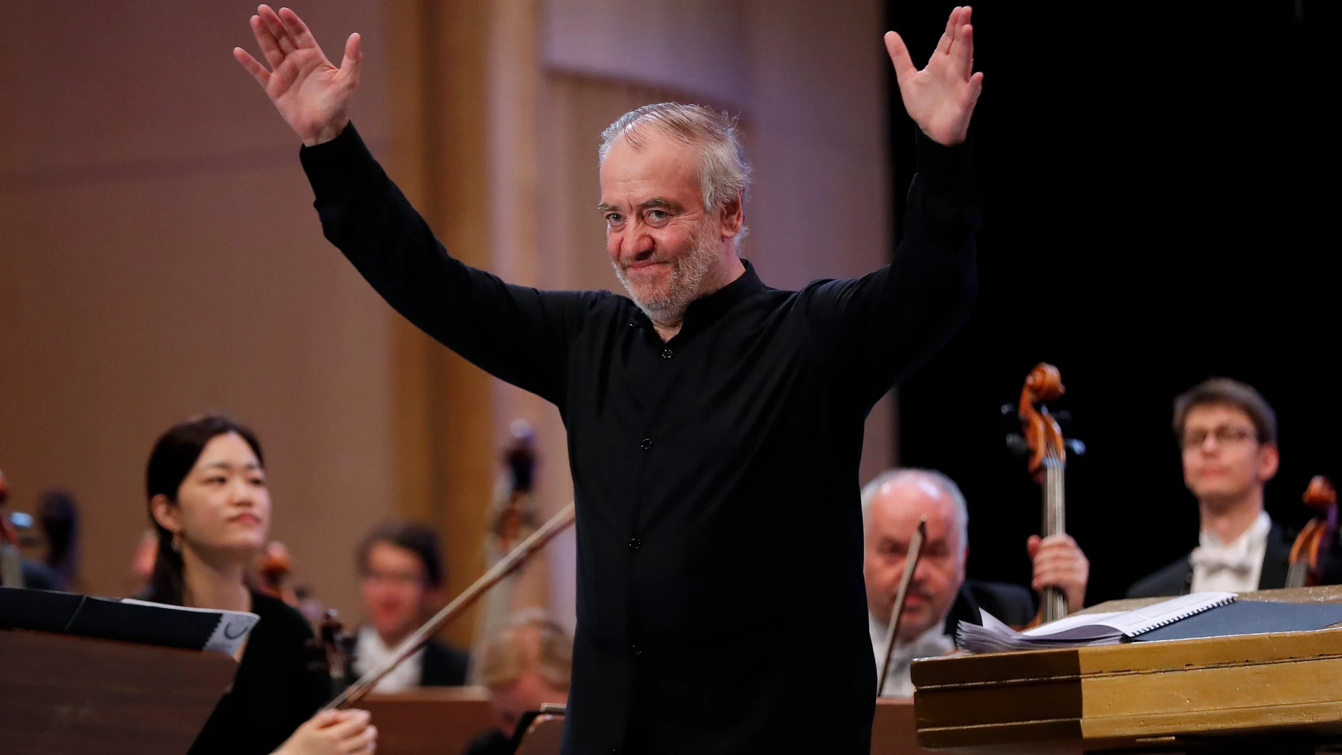 Bucharest (Romania), 15/07/2025.- (FILE) - Russian conductor Valery Gergiev reacts after performing, with The Munich Philharmonic orchestra, Bruckner's Symphony No. 6 in A major WAB 106 on the stage of Grand Palace Hall during Enescu Festival 2021, in Bucharest, Romania, 06 September 2021 (re-issued 15 July 2025). Valery Gergiev is set to conduct at the 'Un'Estate da Re' festival in Campania on 27 July 2025, the first time to perform again in Italy since Russia's invasion of Ukraine. (Italia,...
