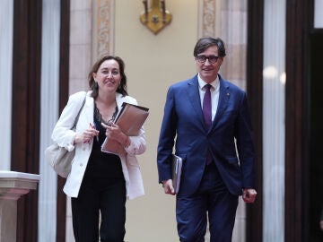 La consellera de Territorio, Vivienda y Transici&oacute;n Ecol&oacute;gica de la Generalitat, S&iacute;lvia Paneque, y el presidente de la Generalitat, Salvador Illa