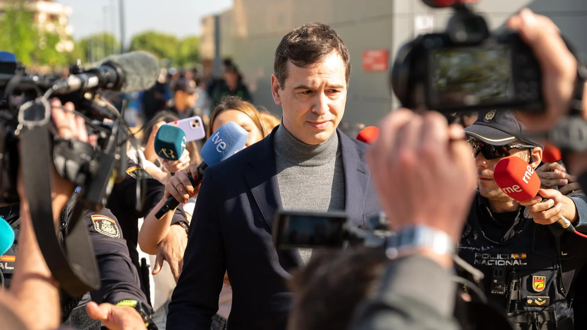 Hazte Oír pide a Exteriores que actúe para evitar la salida del hermano de Sánchez a Japón