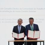 El vicepresidente de la CCDR Norte Jorge Sobrado y el consejero de Presidencia Luis Miguel González Gago firman la Decisión de Constitución de nuevos Comités Sectoriales
